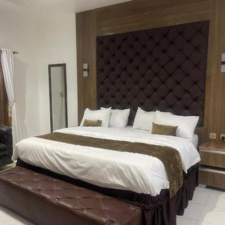 Murphy'S Mansion Resort Umuahia Exterior photo