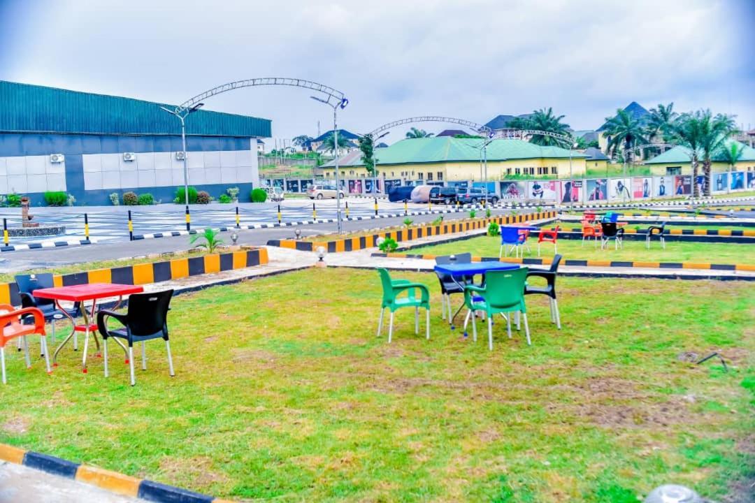 Murphy'S Mansion Resort Umuahia Exterior photo